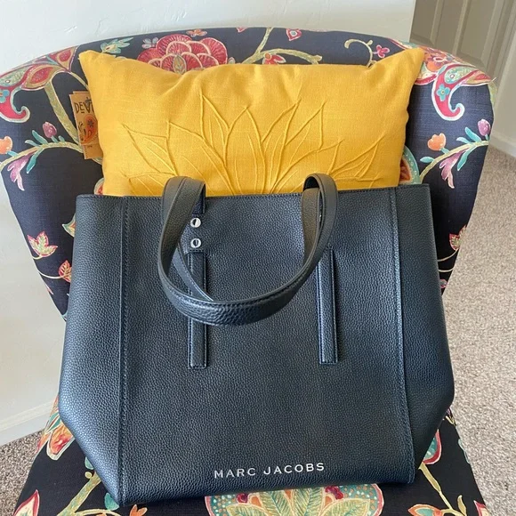 Marc Jacobs Jordan Tote with silver tone hardware Non smoking home. - Picture 2 of 6